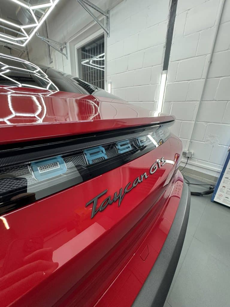 Lackreinigung und Polieren Erleben Sie hochwertige Fahrzeugaufbereitung in Jüchen.