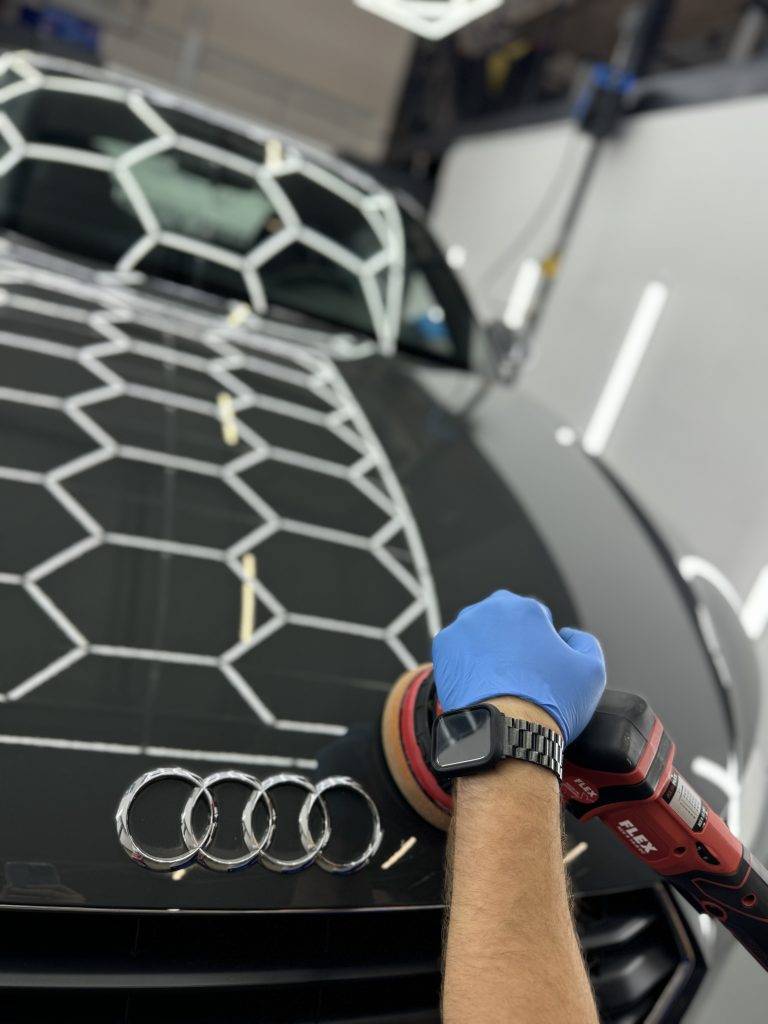 Grauen Audi TT Aufbereiten