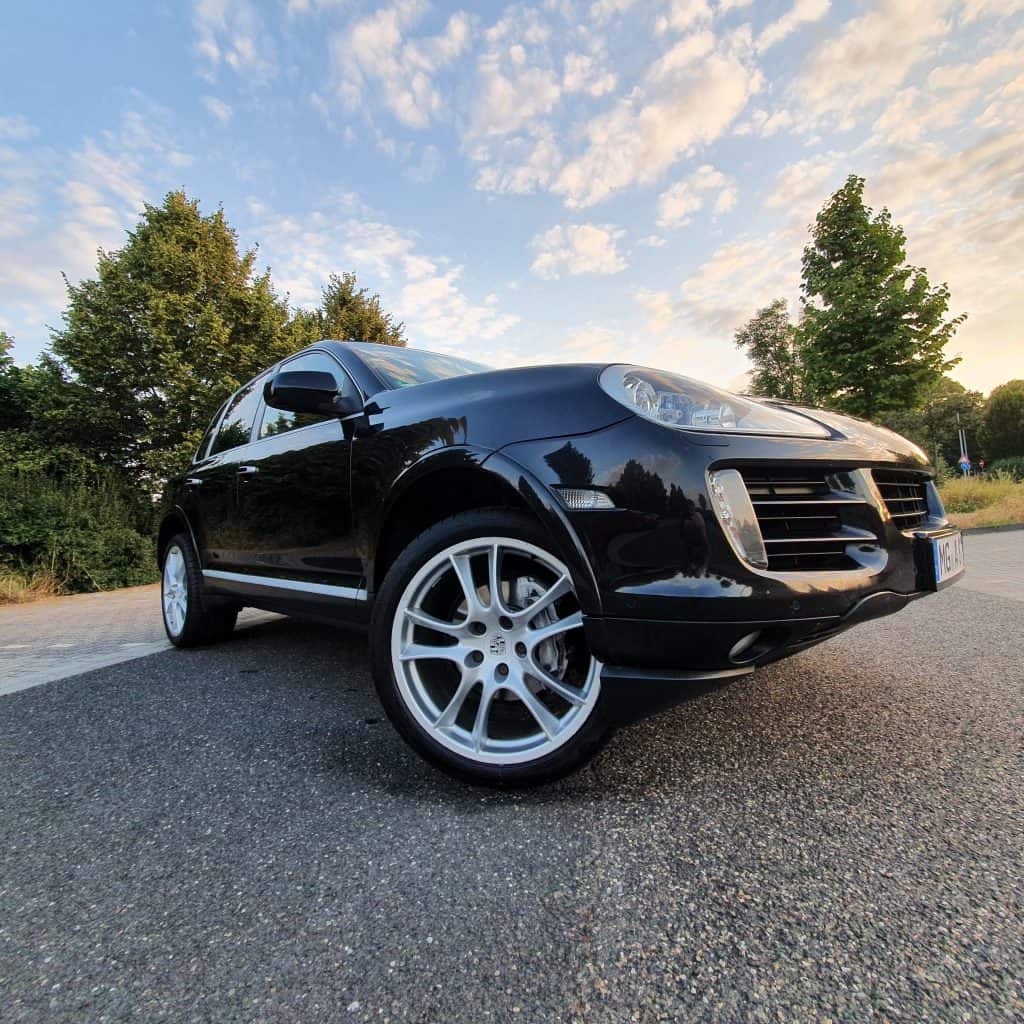 porsche cayenne Polieren und Innenreinigen Erleben Sie hochwertige Fahrzeugaufbereitung in Jüchen.