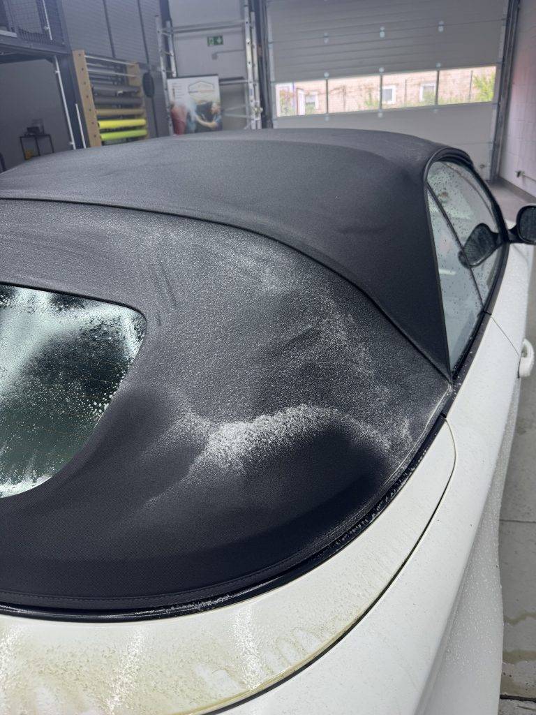 Mercedes Cabrio verdeck Reinigen und Impregnieren Erleben Sie hochwertige Fahrzeugaufbereitung in Jüchen.